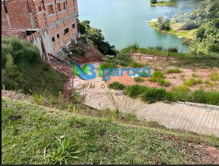 Excelente terreno pé na água em condomínio fechado na cidade de Igaratá - SP