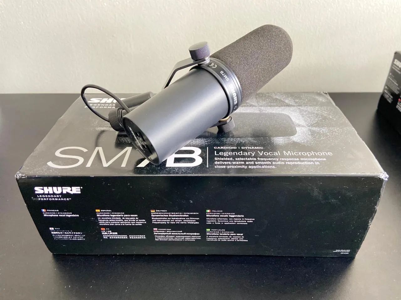 Microfone Shure Sm7b Dinâmico Vocal Para Estúdio Podcast Preto