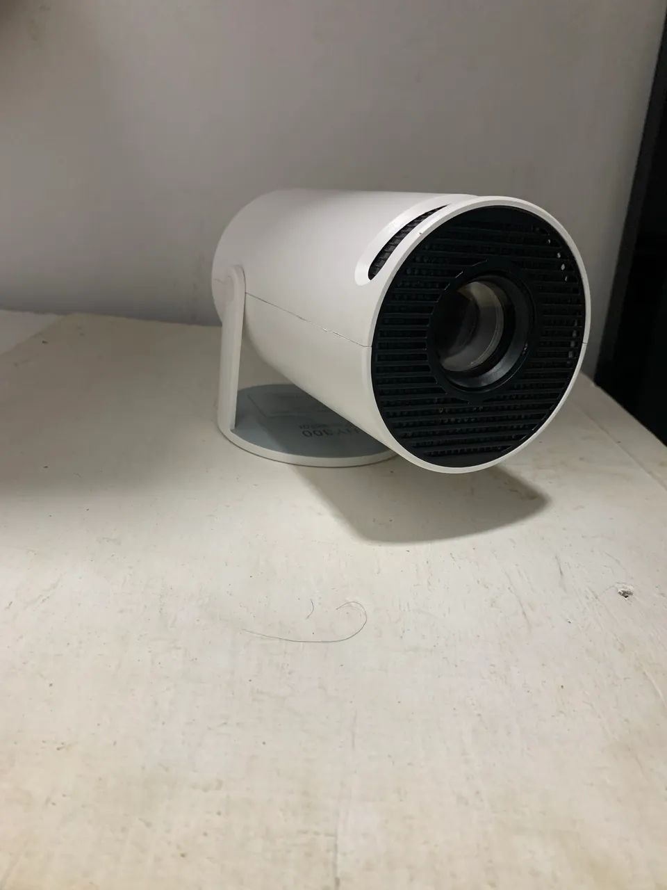 Projetor HY300 preso na logo smart projector - Projetores e Telas de ...