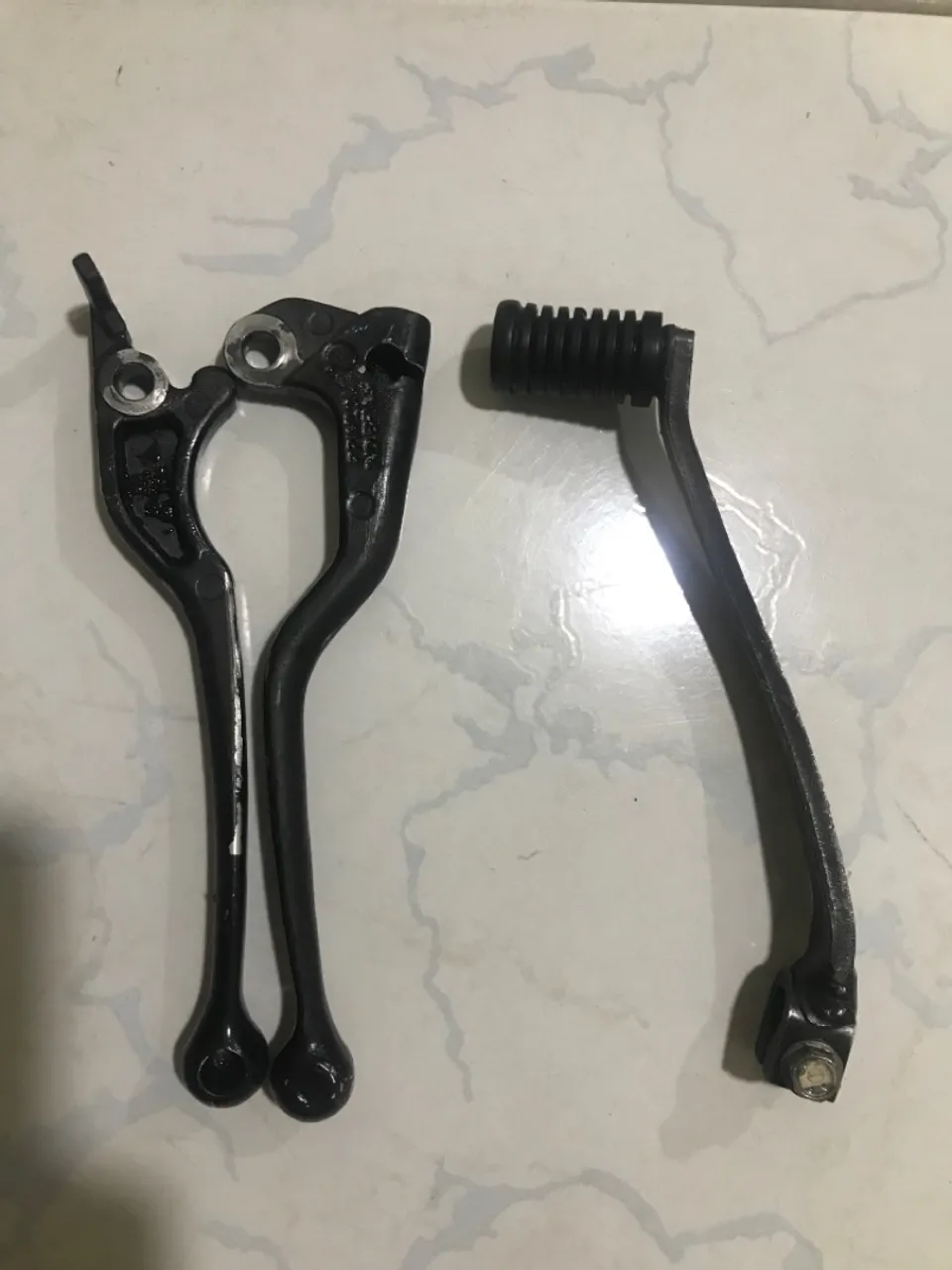 Manetes e pedal de câmbio para moto