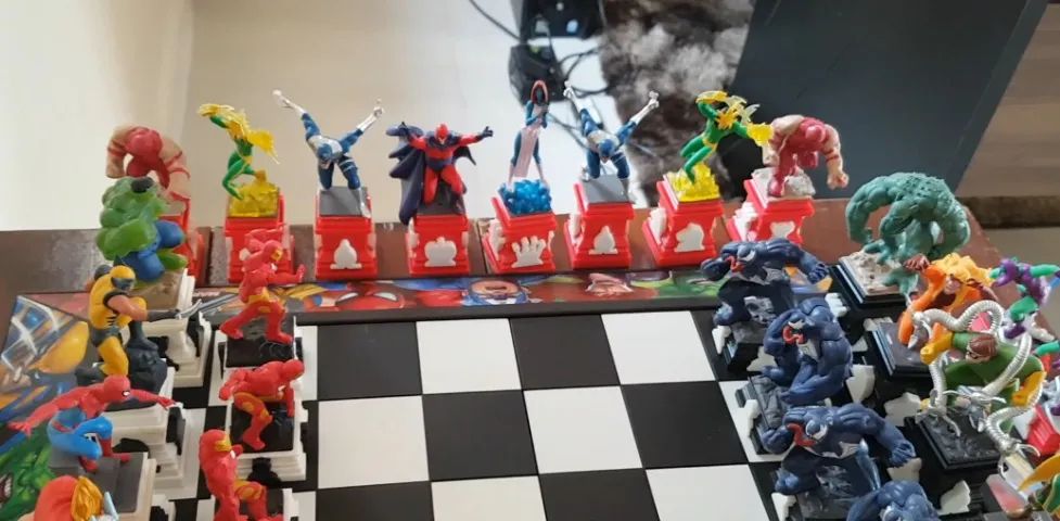Xadrez Marvel Completo - 64 peças + Tabuleiro - Foto 2