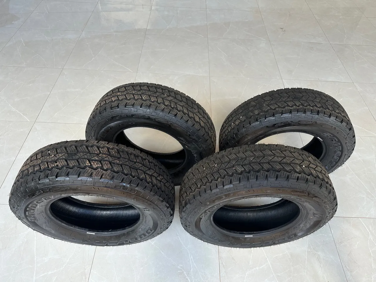 04 Pneus Bridgestone Novos aro 255/70/17 para camionete