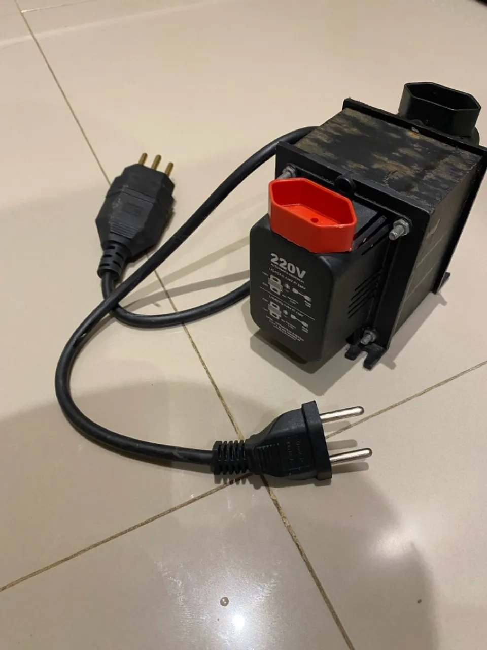 Transformador de tensão 110V/220V