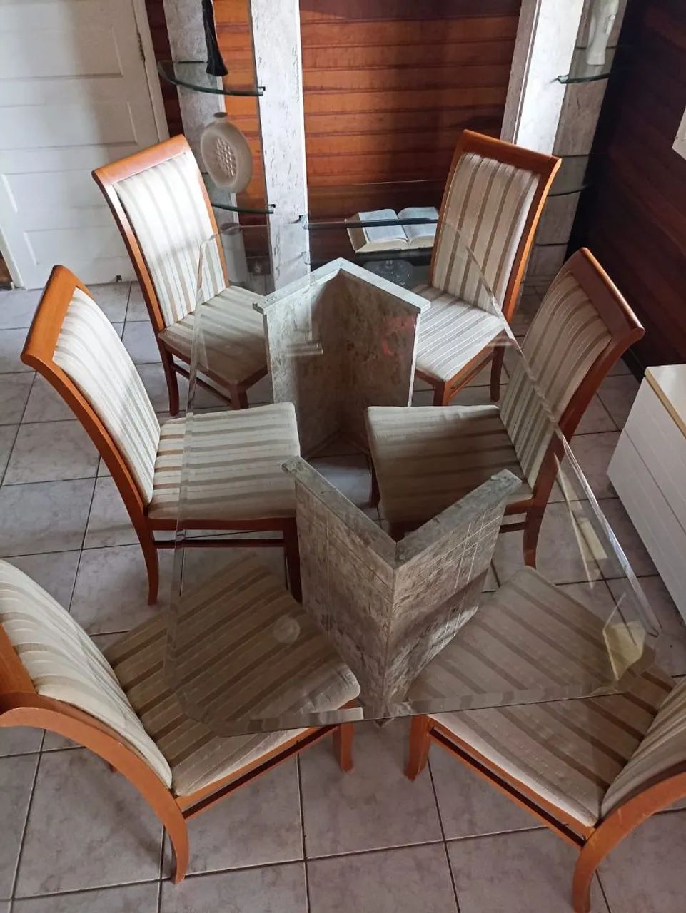 Mesa com pés de mármore e tampo de vidro - Foto 4