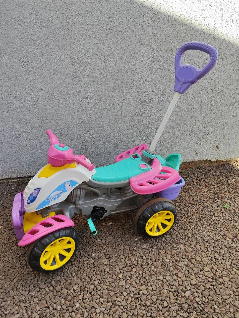 Triciclo Infantil com Empurrador e apoio para pés