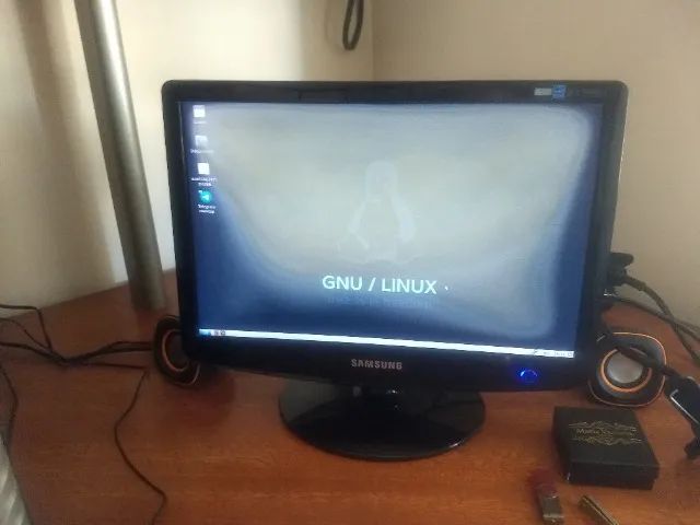 Monitor LCD de computador 18,5 polegadas (leia o anuncio)