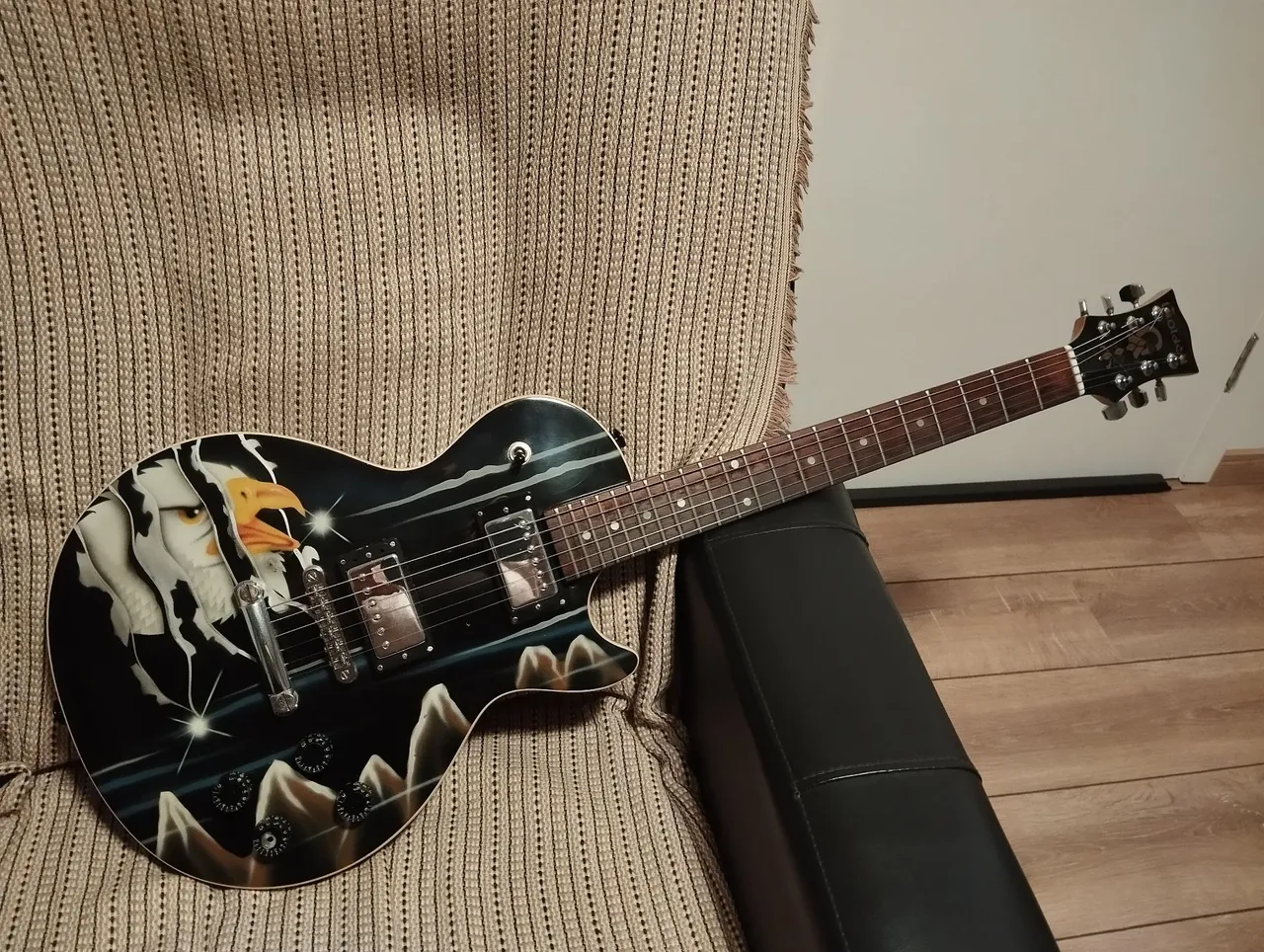 Guitarra Elétrica Golden Les Paul Águia