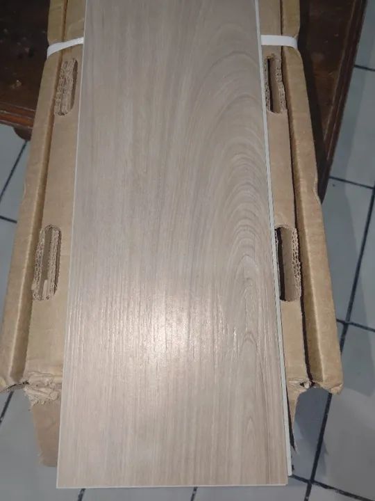 エラシコページ　26,0㎝ Piso Vinílico Rígido Click Madeiras Brasileiras Freijó Madeira m²