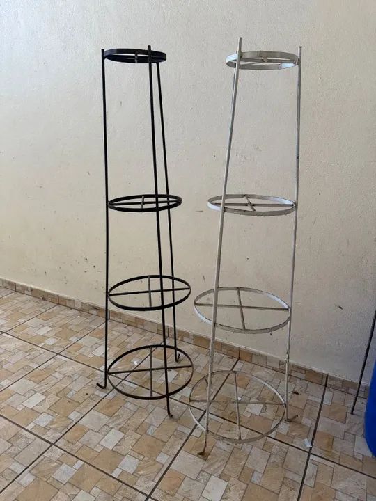 Baixou: Suporte Tripé para plantas, em ferro - Foto 3