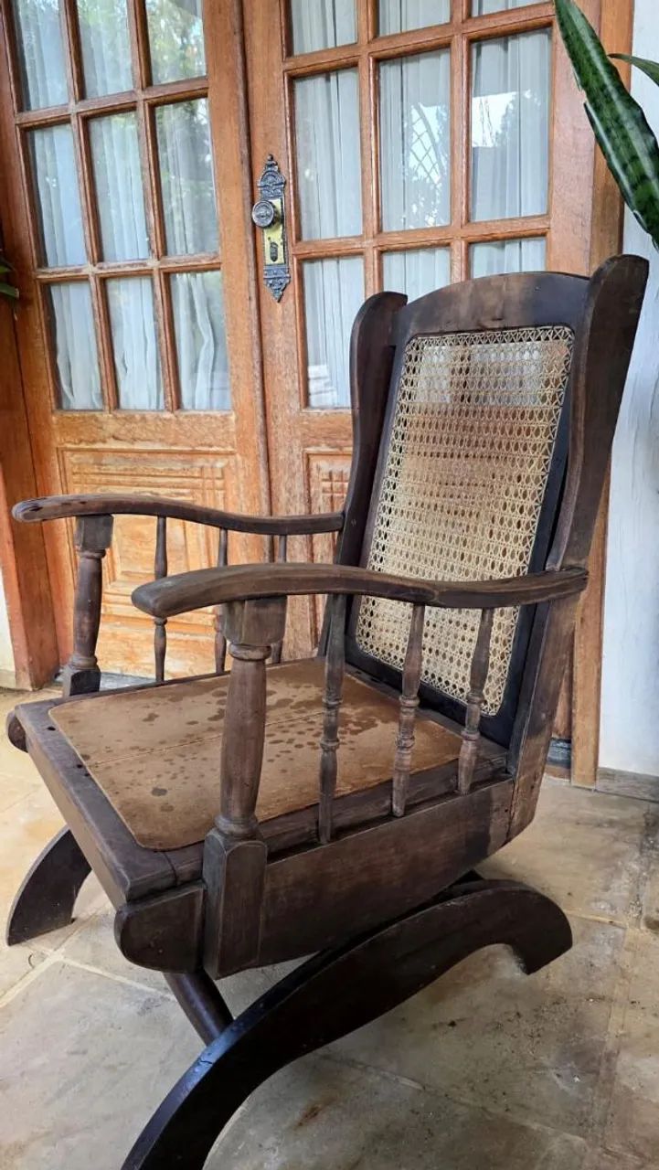 Cadeira de balanço linda antiga - Foto 2