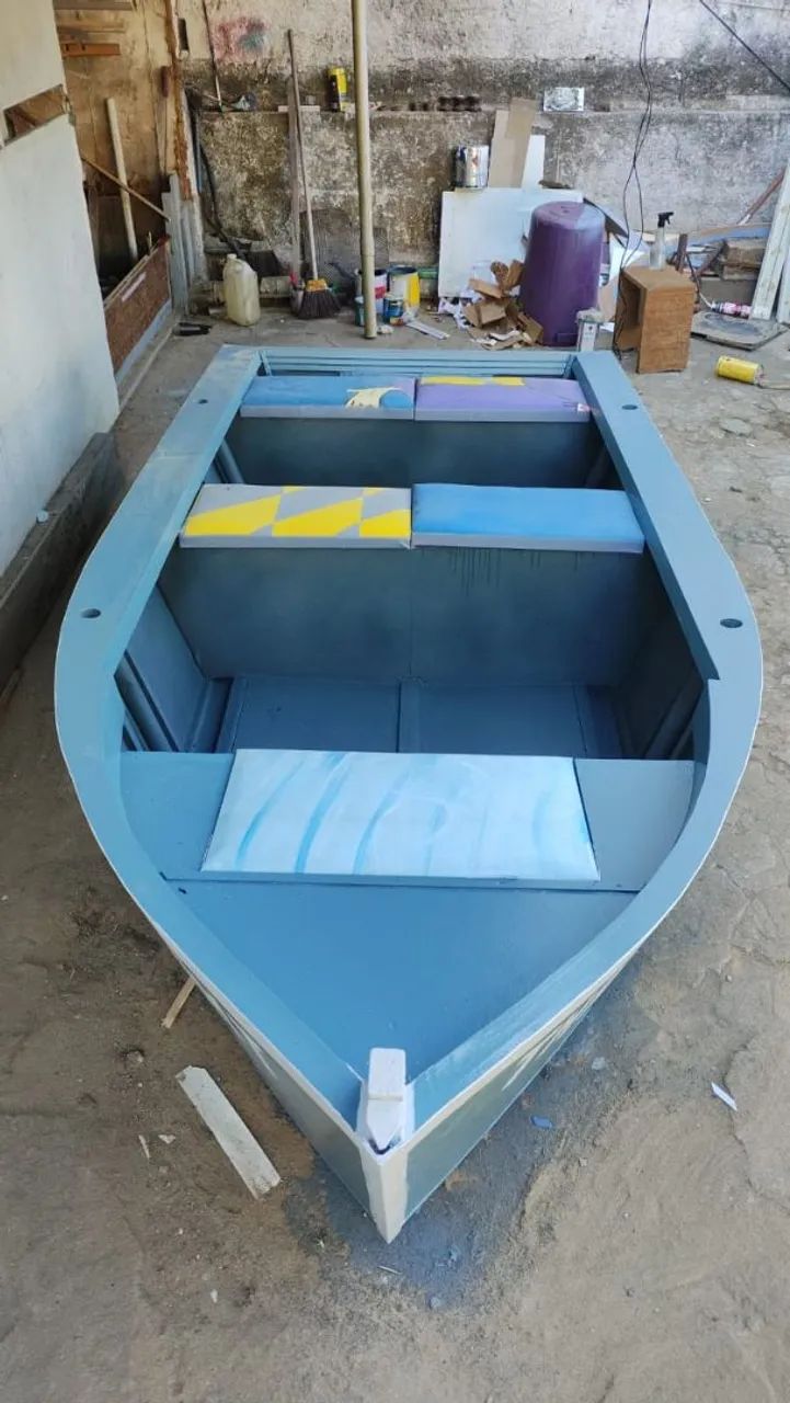Barco semi-novo