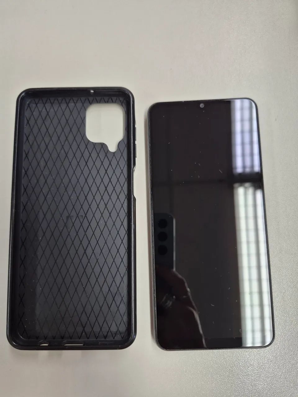Celular Galaxy A12 em excelente estado
