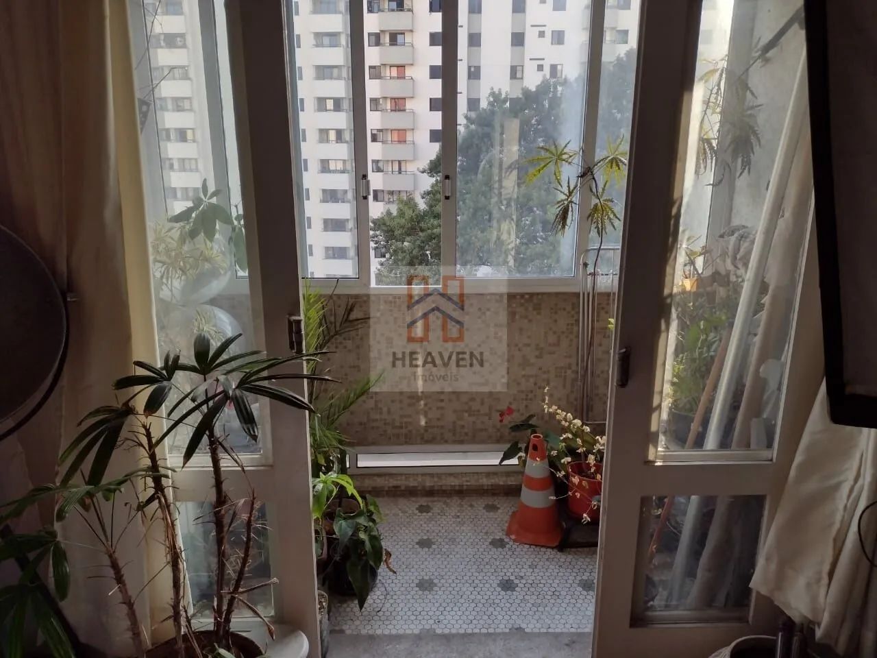 ANDAR COM VISTA, SACADA AO LADO METRO - Foto 2