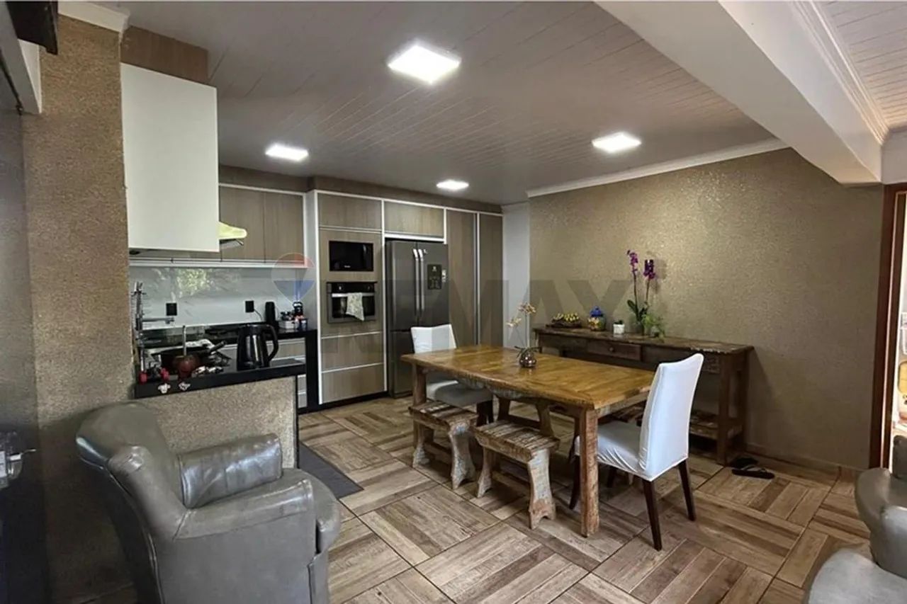 "Espaçosa Casa de esquina próximo da UNIVEL" - Foto 5