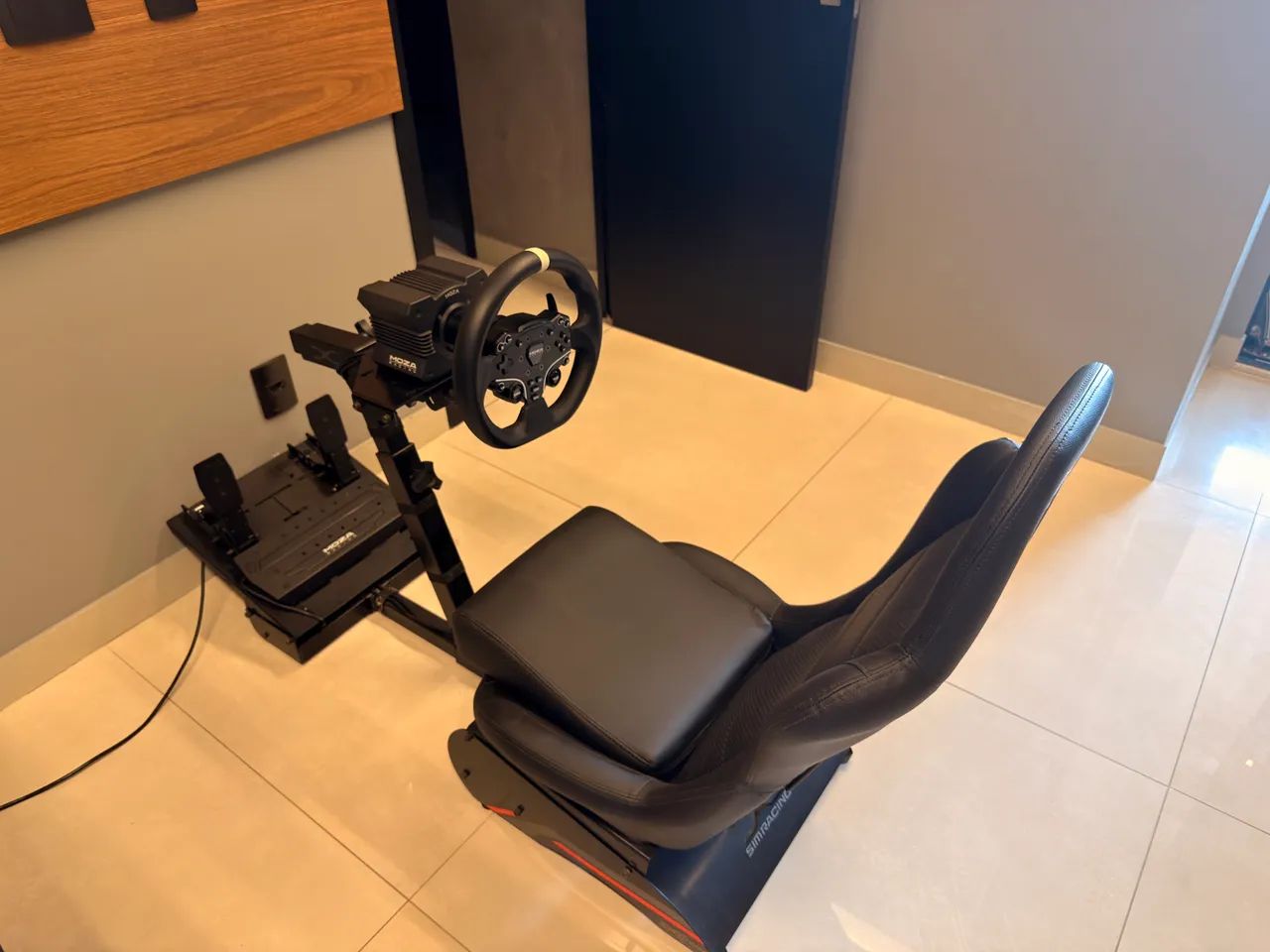 Simulador de corrida Moza R5 + Cockpit