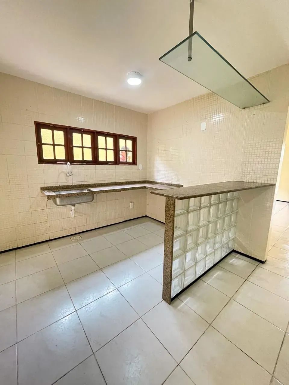 Excelente casa duplex em rua privativa - Foto 4