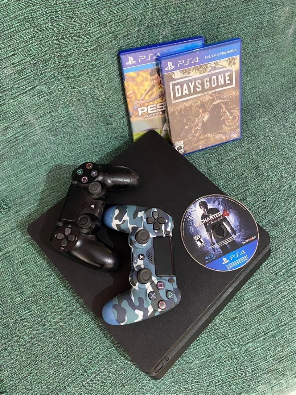 PS4 + 2 Controles - Foto 5
