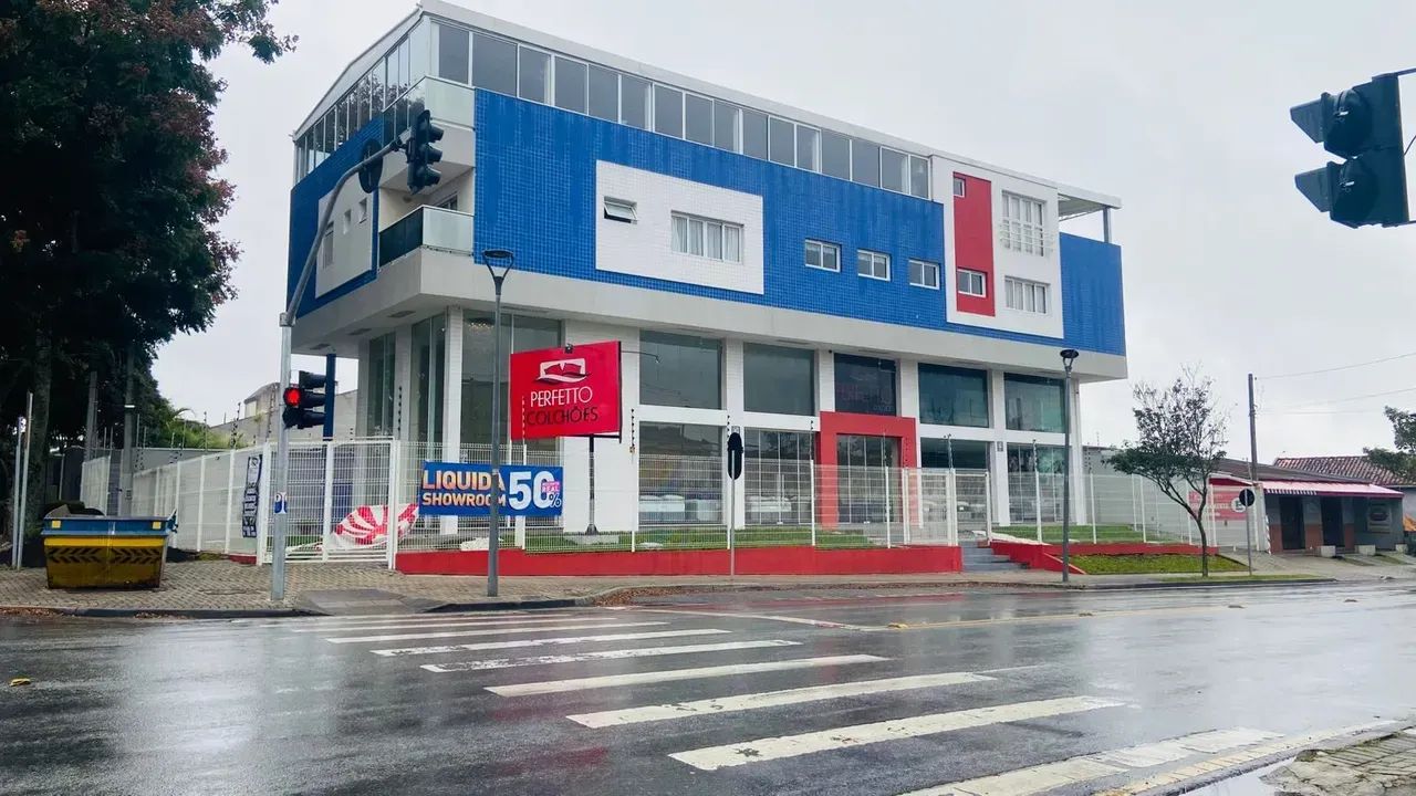 Loja, para locação no Bacacheri, com 300,00m² - Foto 2