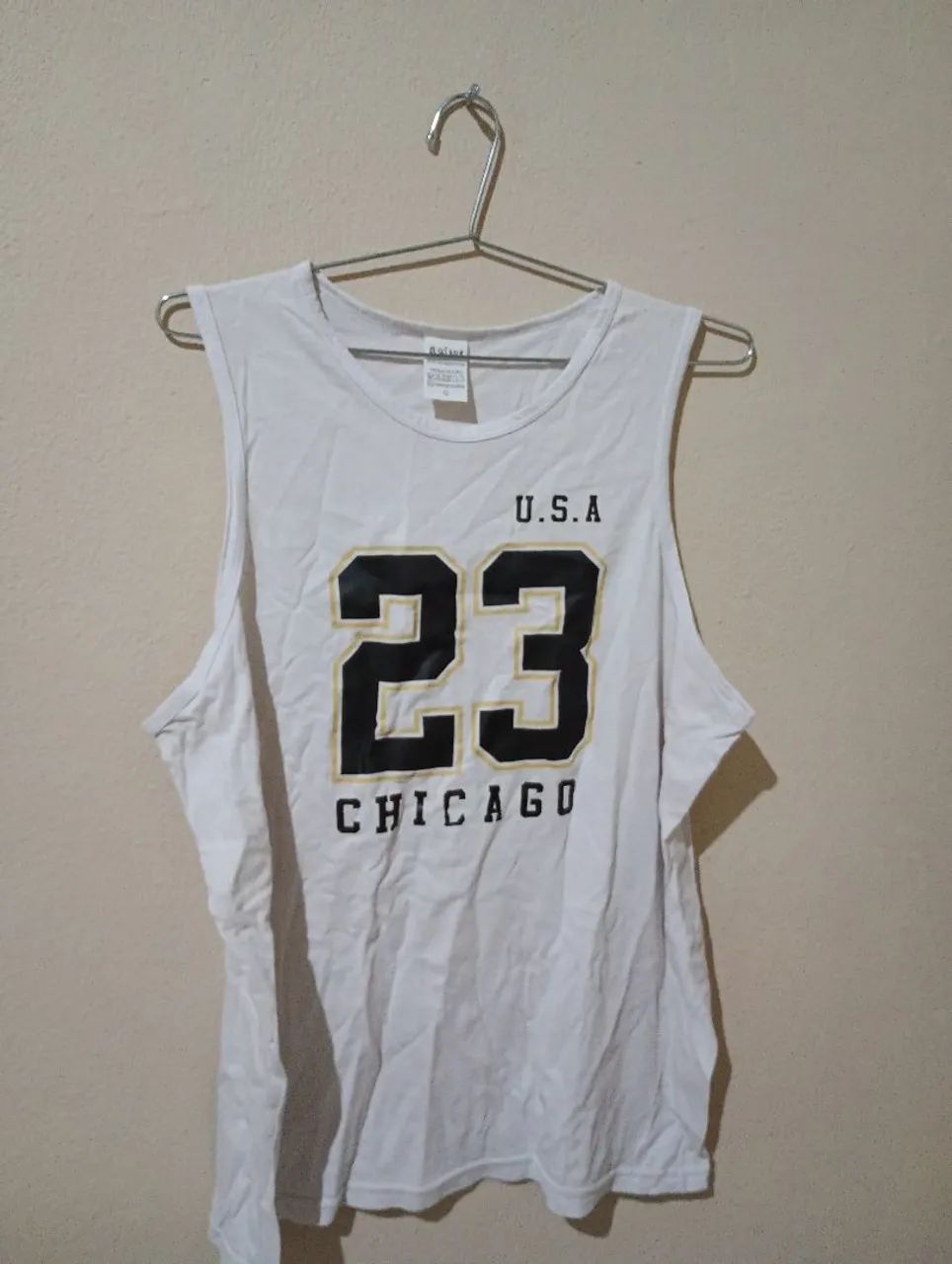 Vendo kit com 4 camisas!