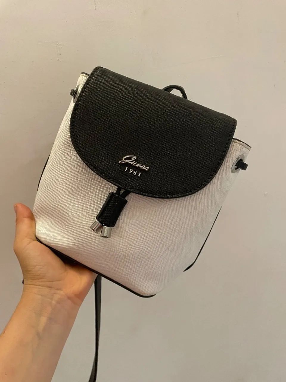 Bolsa Guess Est. 1981 - Branca e Preta