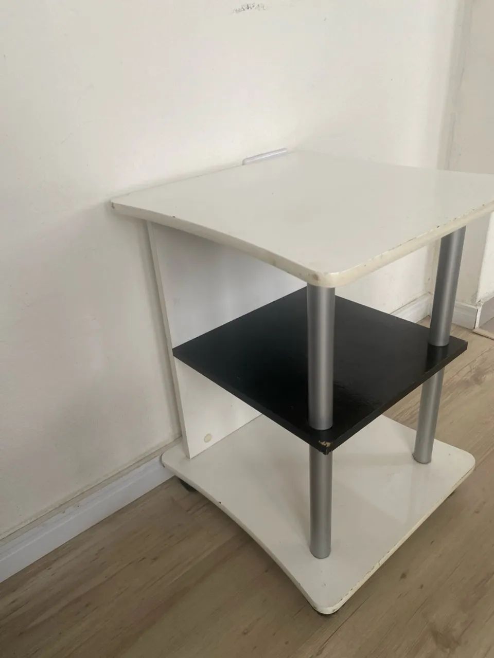 Mesinha de Canto / Suporte Multiuso com Rodinhas