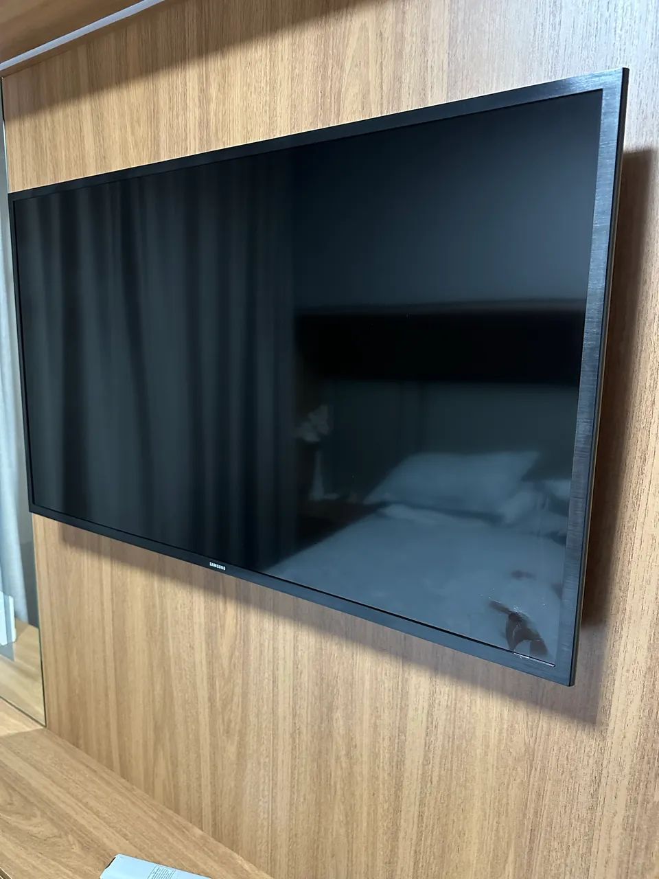 Tv Samsung 43 polegadas ( metade da tela quebrada)