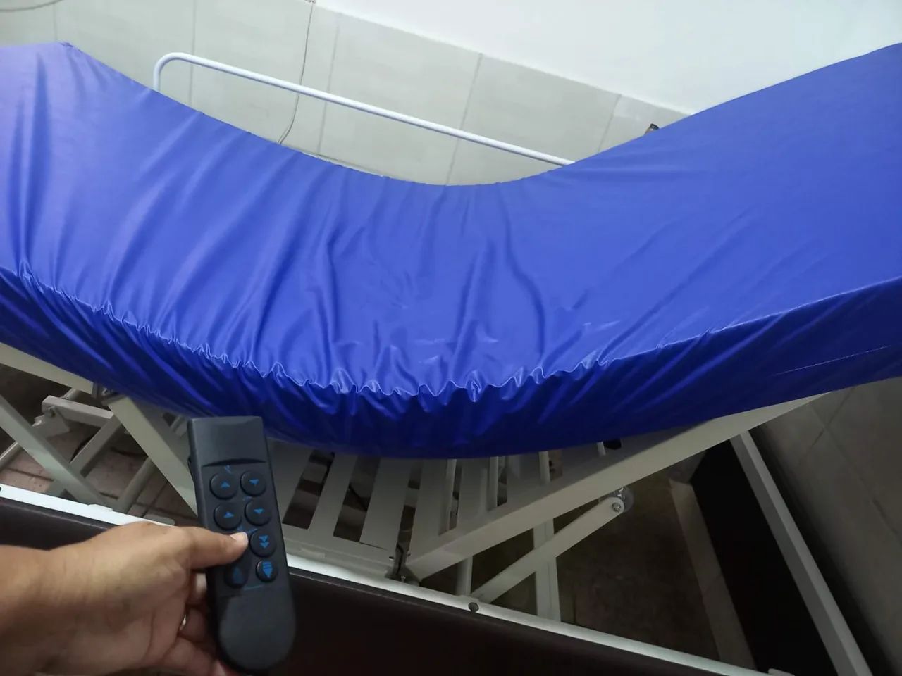 Cama articulada elétrica motorizada Elevação Grades + Colchão - Foto 5
