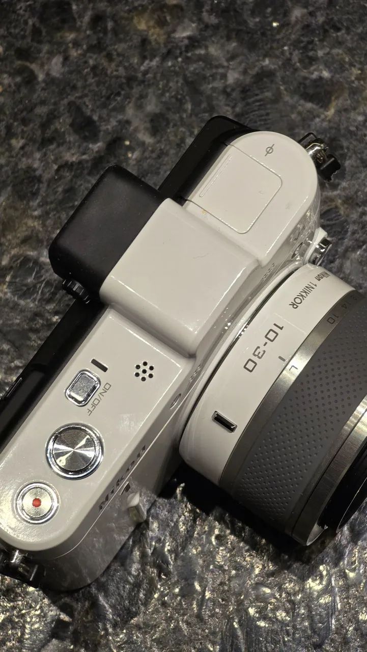 CÂMERA FOTOGRÁFICA NIKON 1 V1 lente 10-30mm BRANCA - Foto 3
