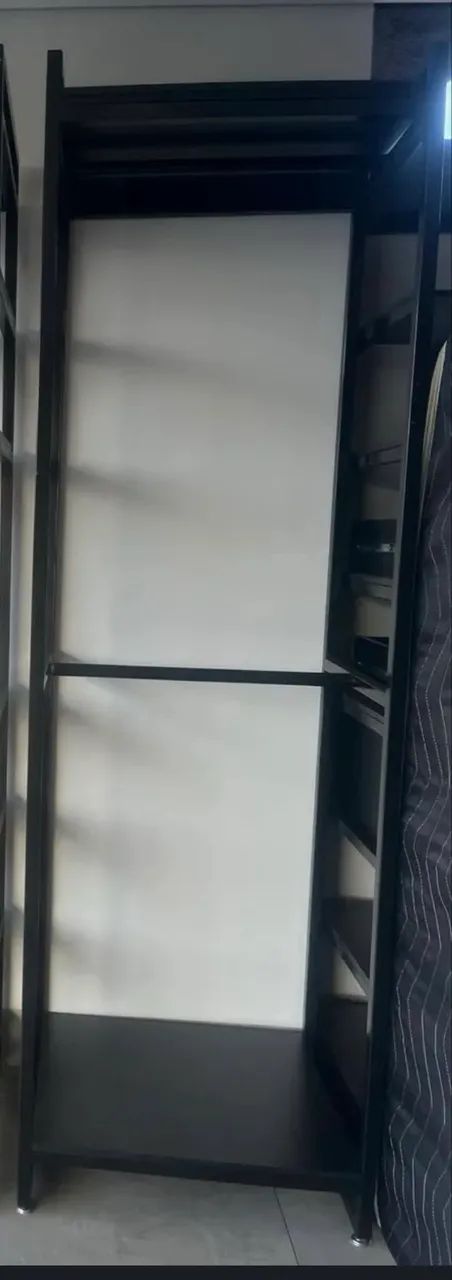 Arara ( Organizador de roupa de ferro e madeira)