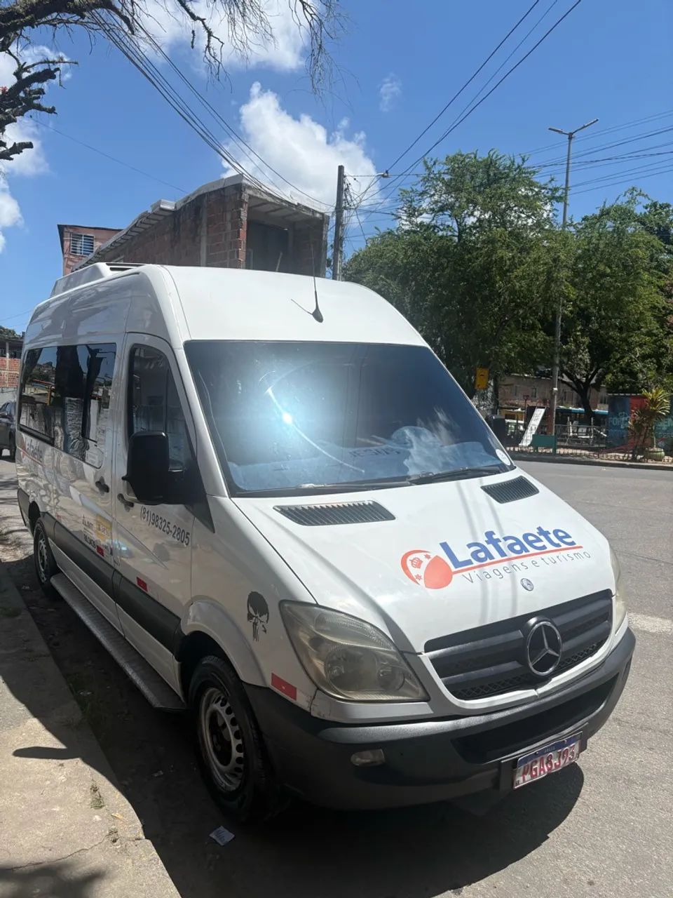 Van com motorista para viagem e turismo 