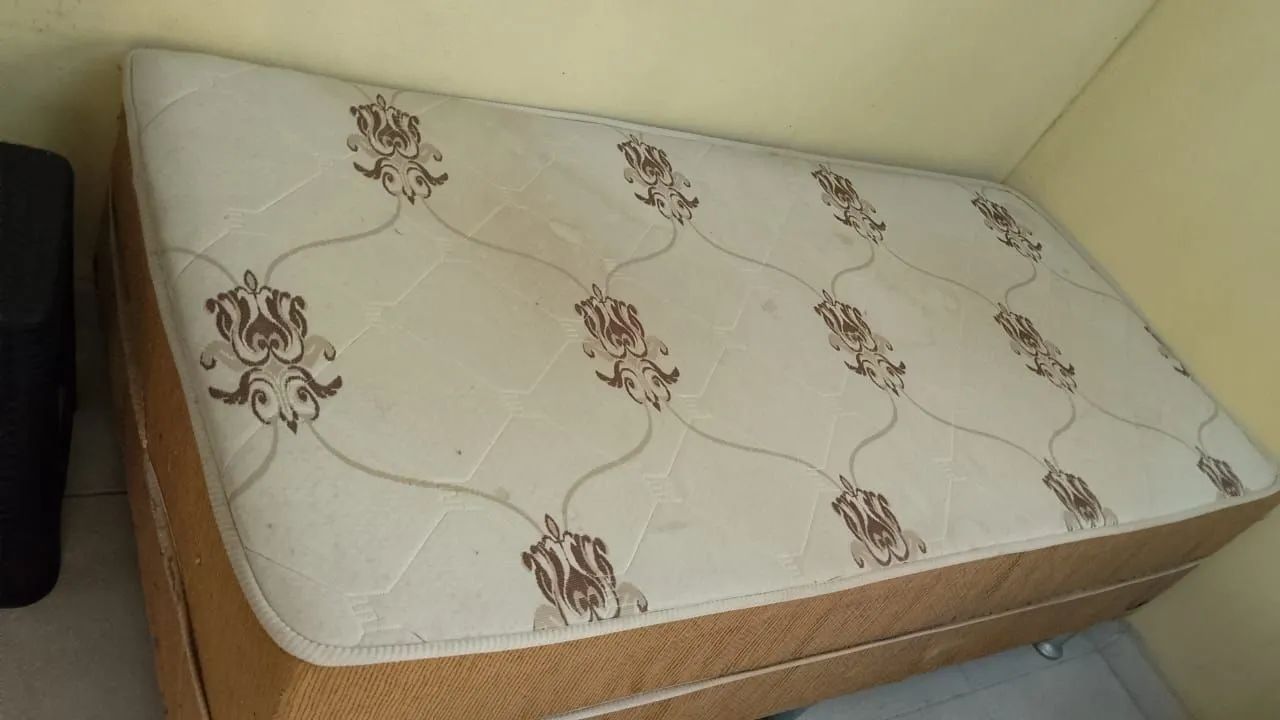 CAMA DE SOLTEIRO. APENAS PARA RETIRADA.
