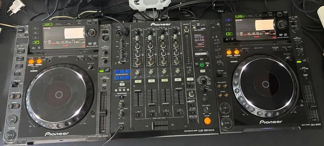 KIT CDJ 2000 + MIXER DJM 900 NXS