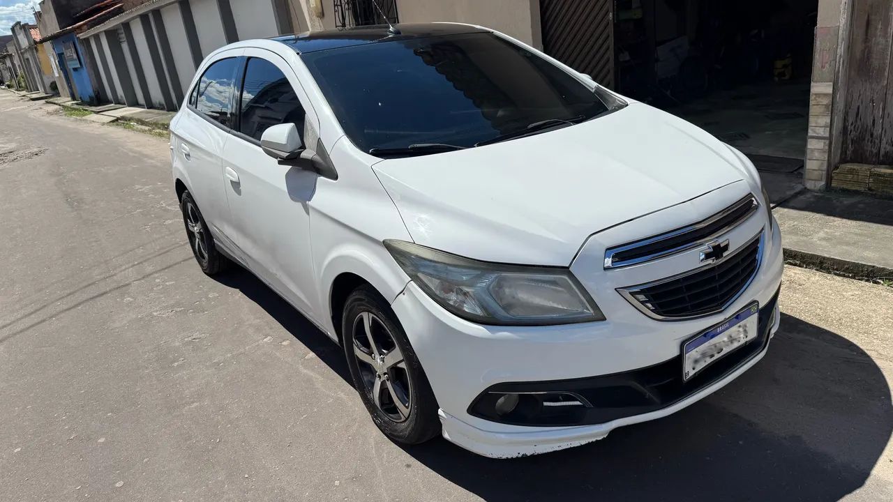 Chevrolet Onix ONIX HATCH LTZ 1.4 8V FlexPower 5p Mec. 2015