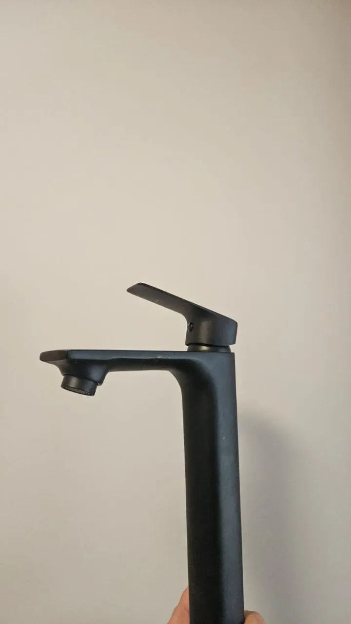Torneira de Pia Banheiro Misturador Bica Alta Luxo Nitro Metais Acabamento Fosco Cor Preto - Foto 2