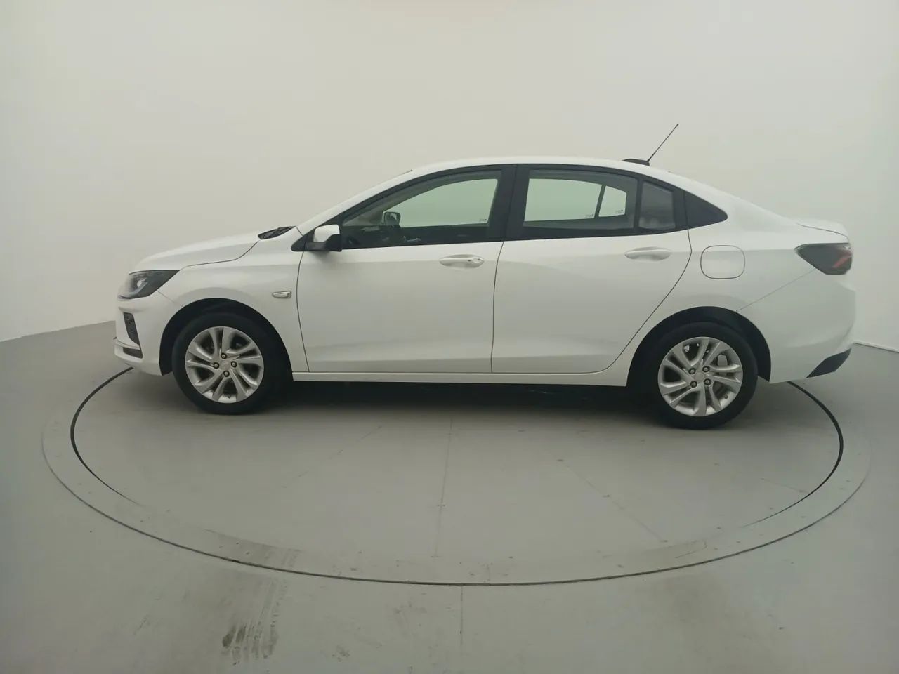 Chevrolet Onix Hatch LTZ 1.4 8V Flex Power Aut. 4P, foto 2 de 18