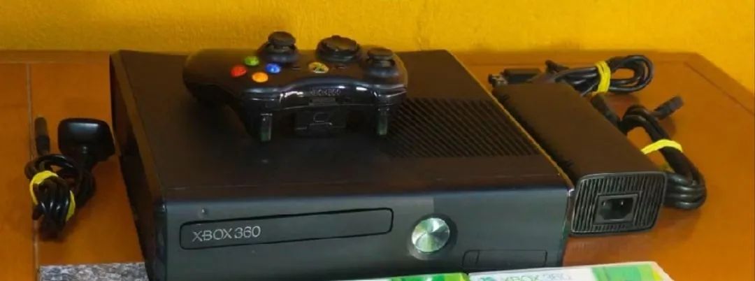 XBOX 360 slim 
