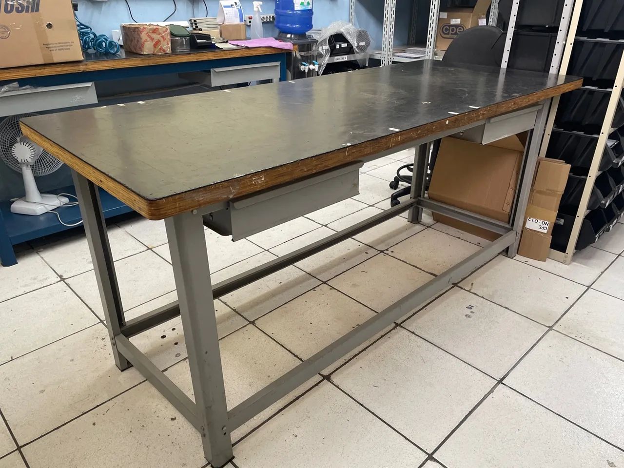 Bancada de aço reforçada com tampo em compensado naval de 40mm com 2 gavetas - 200x80x89cm