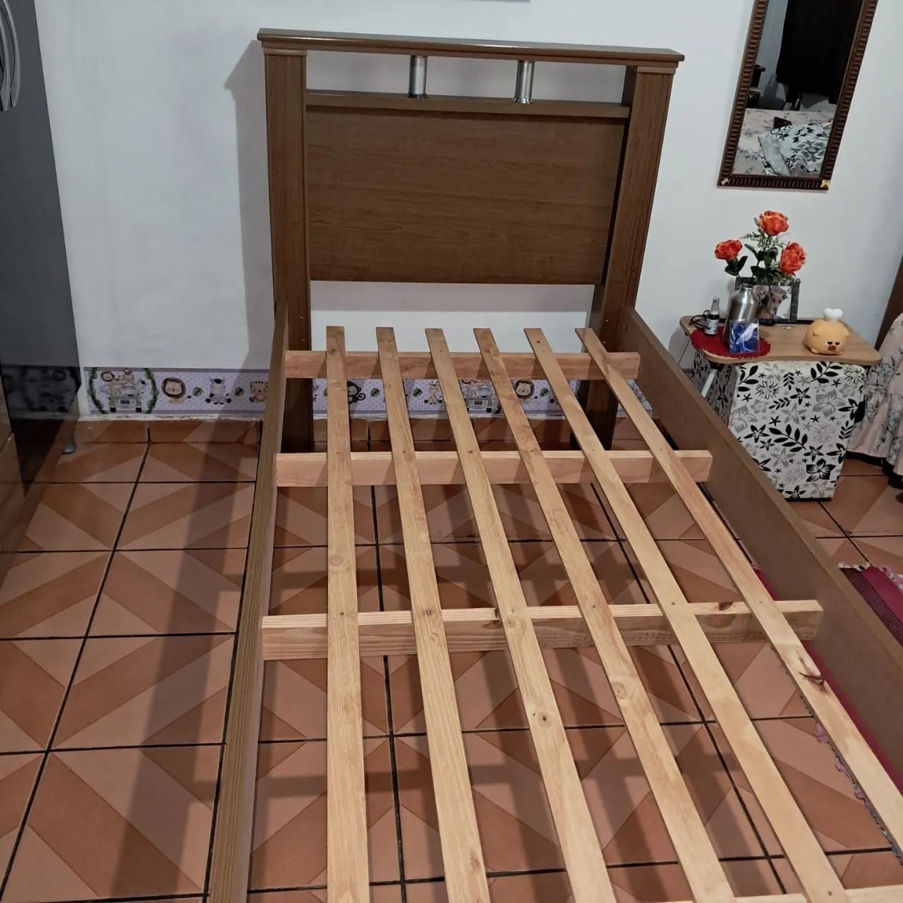 Cama Solteiro Madeira Resistente (Já Desmontada) - R$150 - Foto 2