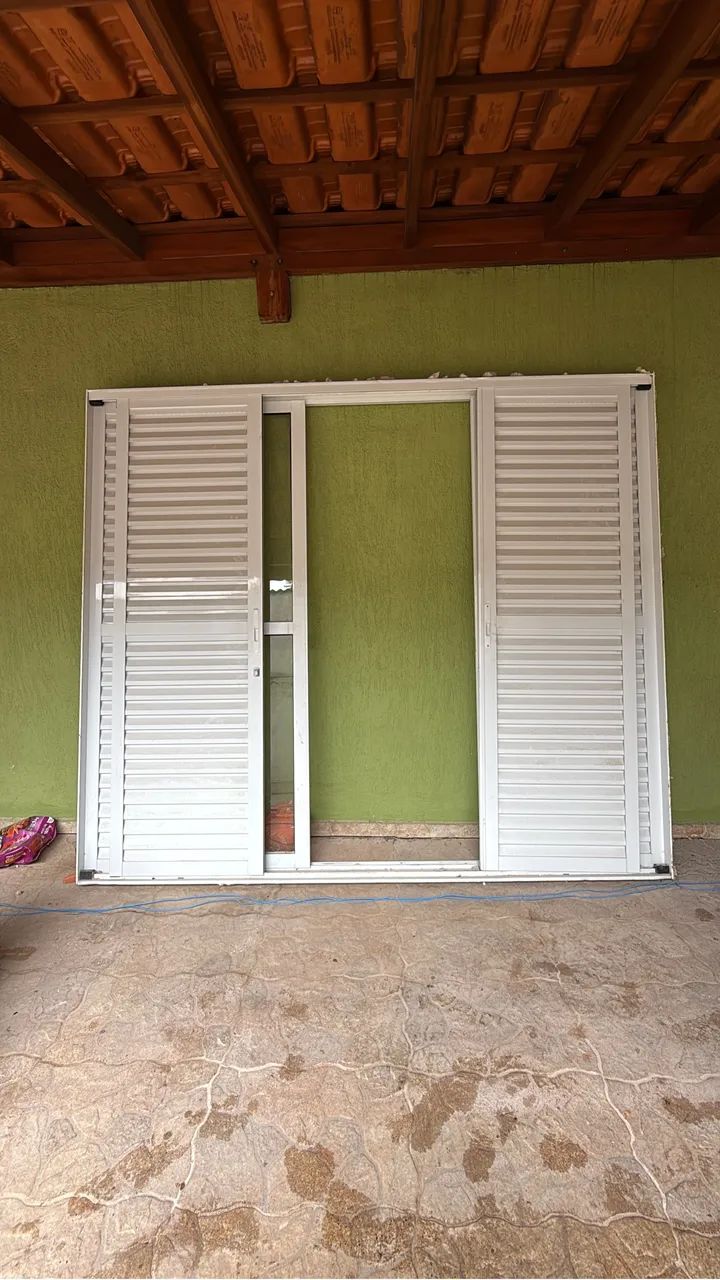 vende Porta Balcão 2,50x2,20 semi nova 