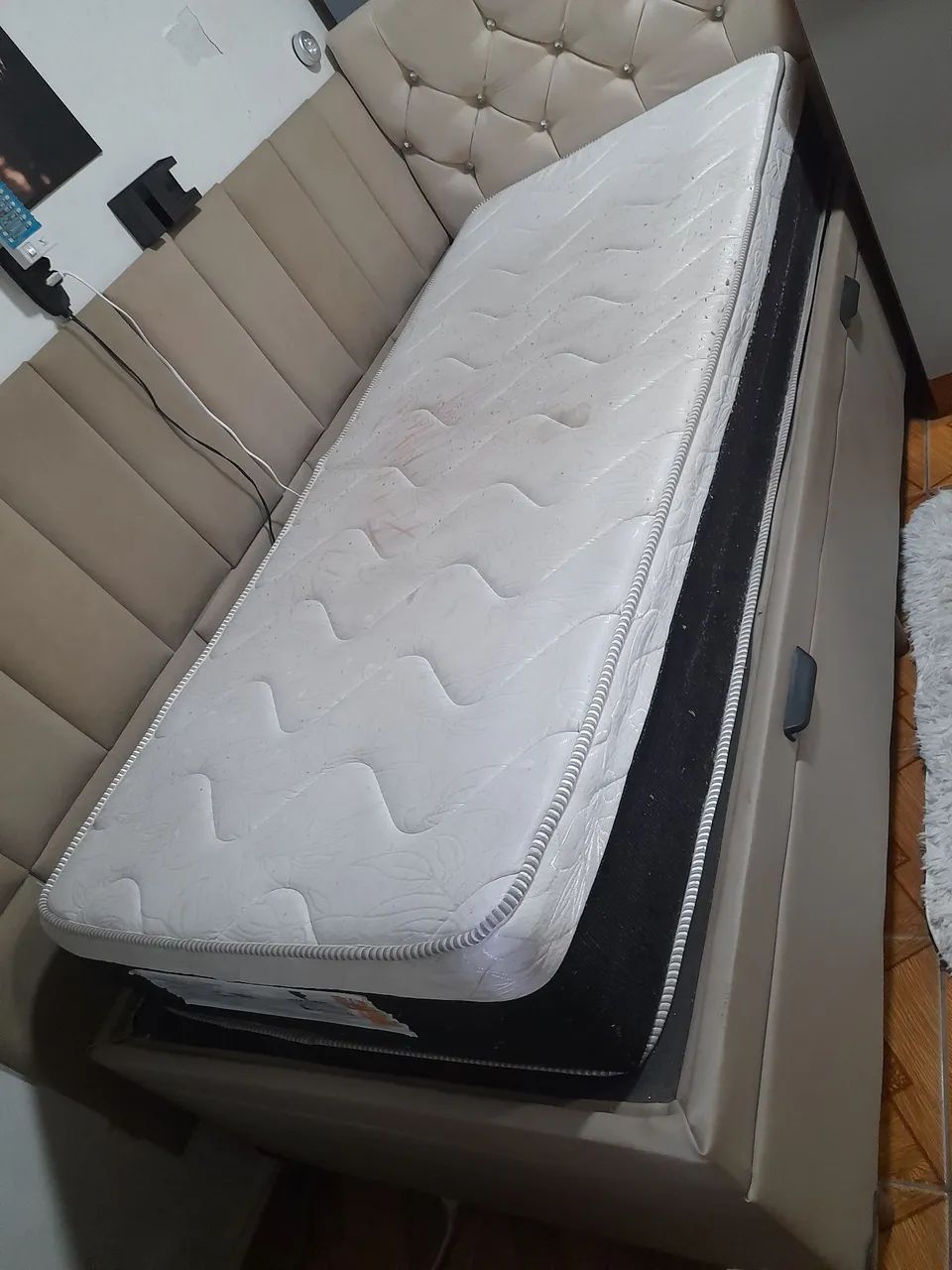 Cama box baú espaçoso + colchão molas ensacadas