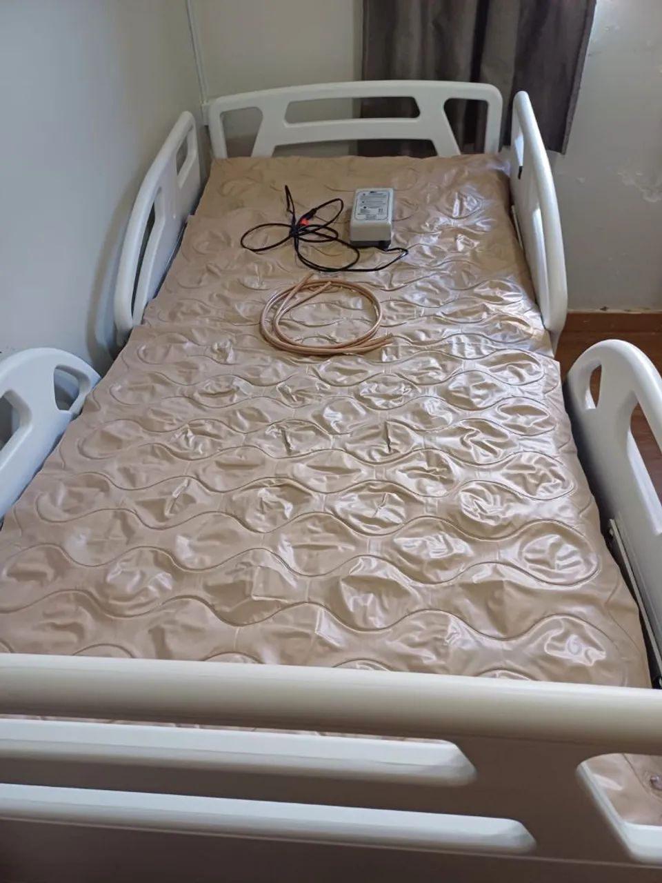 Cama motorizada Desematec, com colchão  - Foto 4