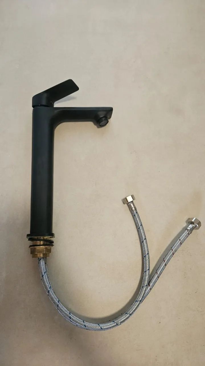Torneira de Pia Banheiro Misturador Bica Alta Luxo Nitro Metais Acabamento Fosco Cor Preto