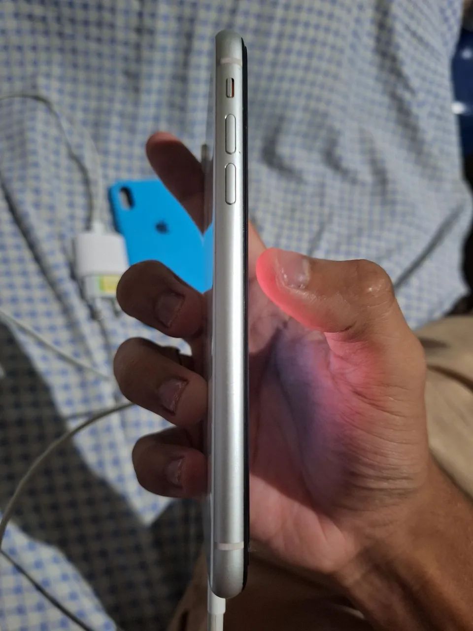 Vendo iPhone xr + 1 capa + 2 carregador - Foto 3