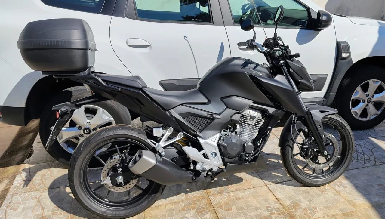 CB 300R Preta - vendo .