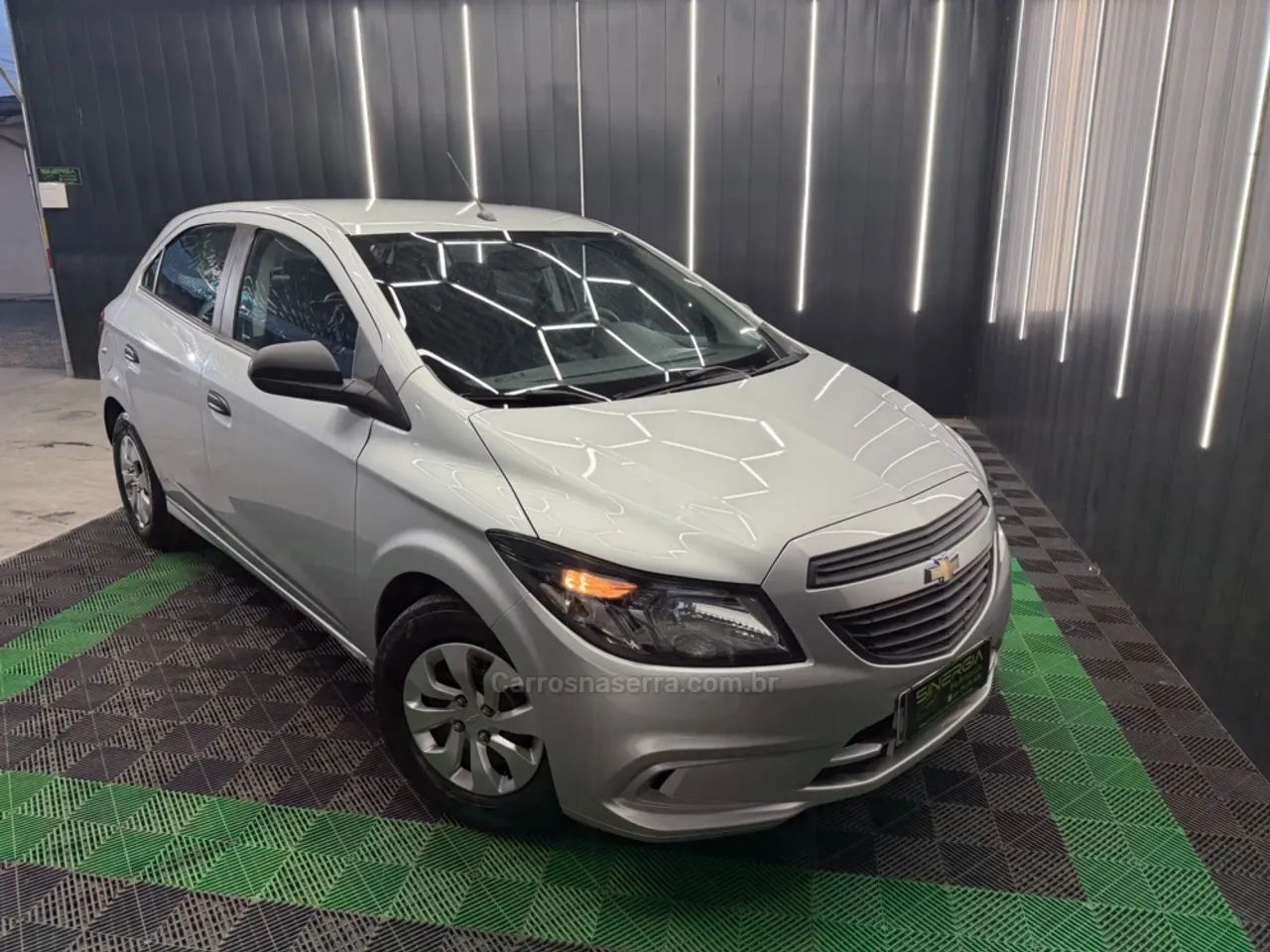 Chevrolet Onix JOY Hatch 1.0 8V Flex Mec. 4P 2019 - Foto 3
