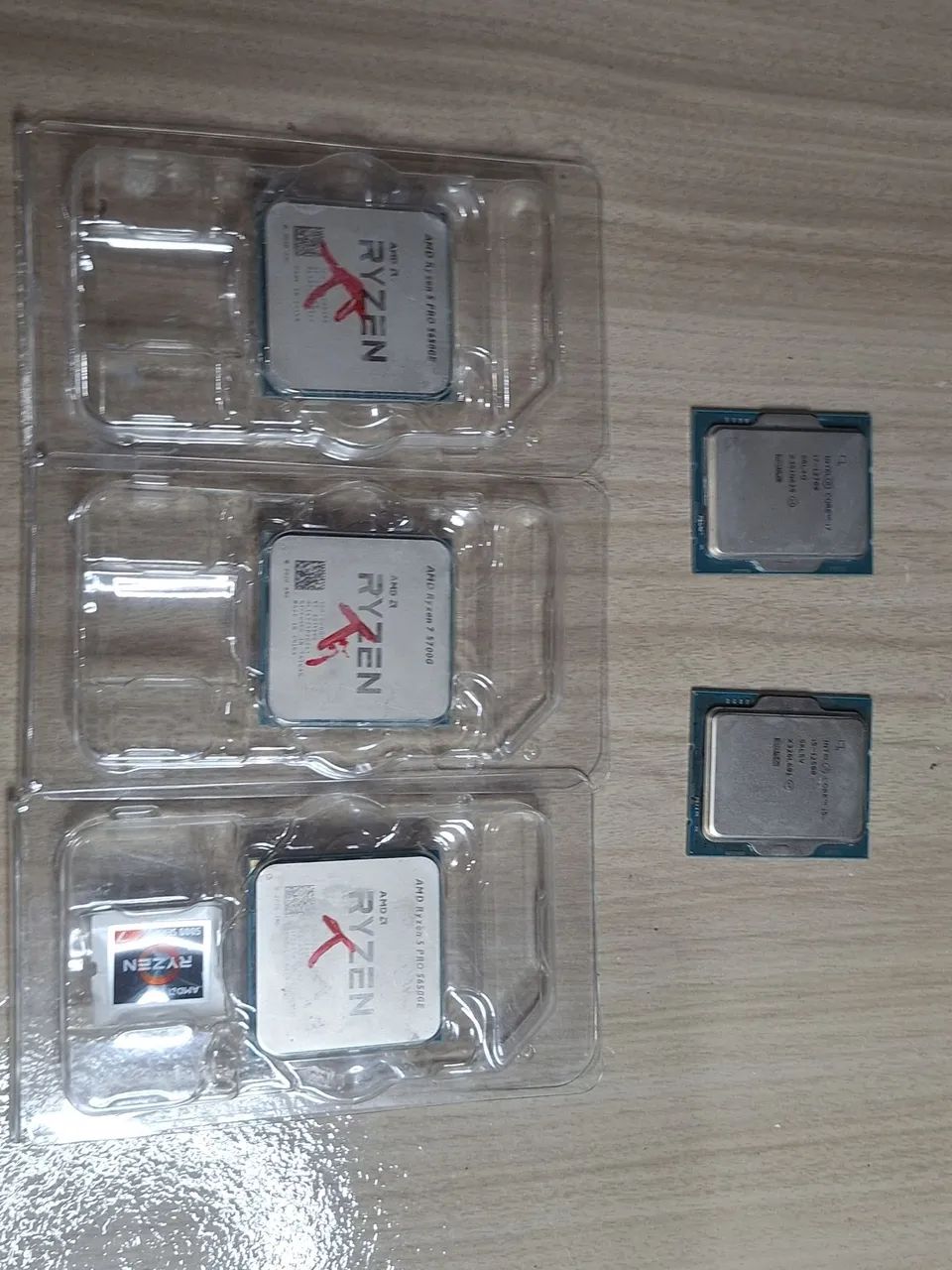 Lote de processadores Intel e Ryzen 