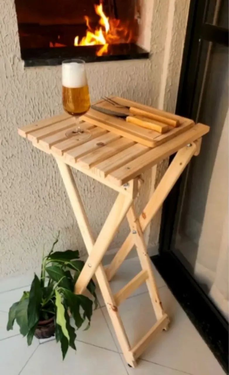 Mesa dobrável em pinus