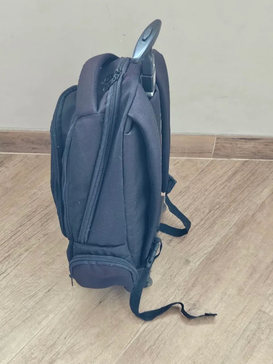 Mochila semi nova e linda!  - Foto 3