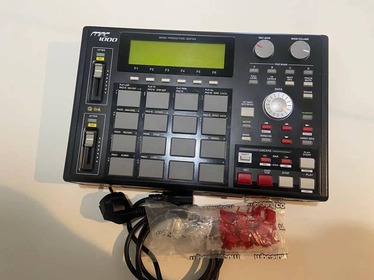 Akai MPC 1000 - Instrumentos musicais - Residencial Abussafe