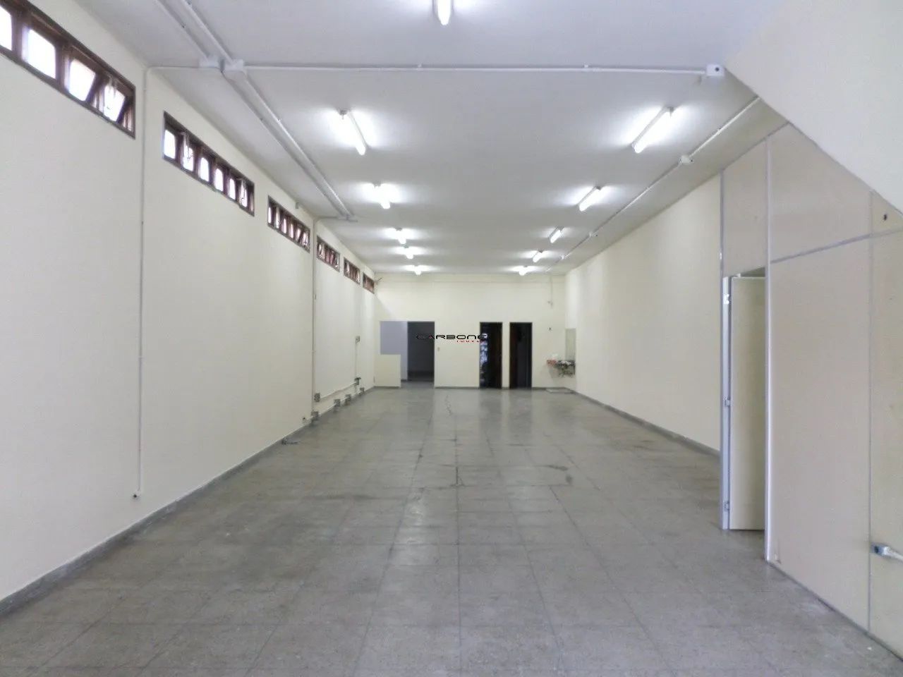 2 Salões comerciais, 3 salas, 8 vagas - Foto 2